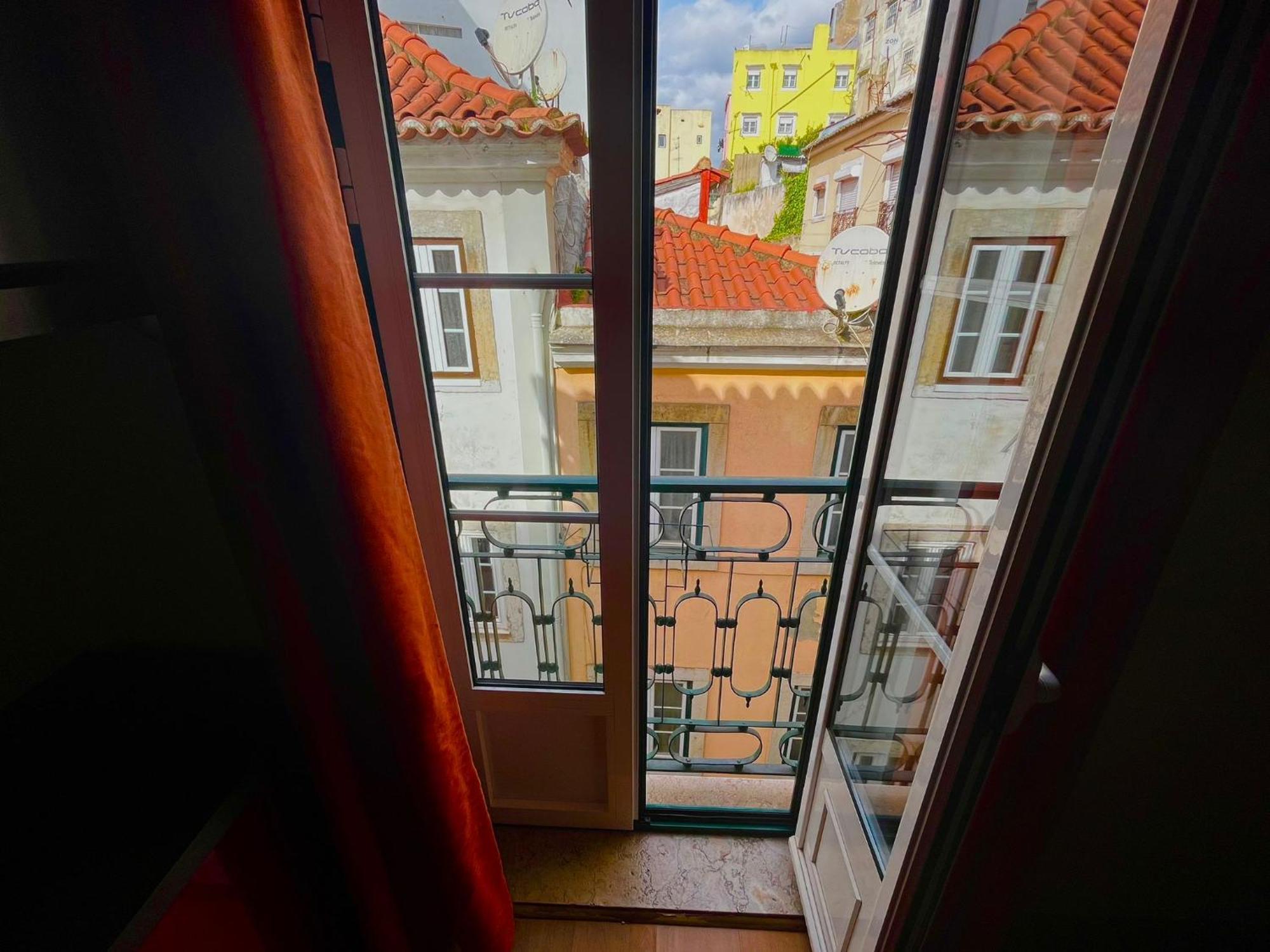 2 Bedroom, 2 Bathroom Apartment - Travessa Da Madalena Lisbon Exterior photo